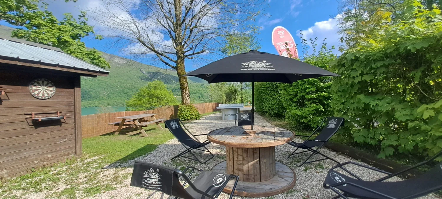 Emplacement de camping au bord du lac