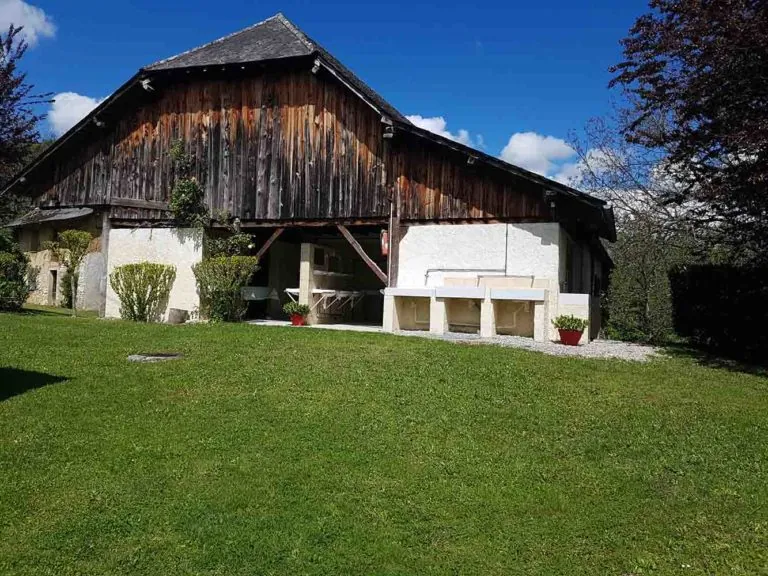Emplacement de camping au bord du lac